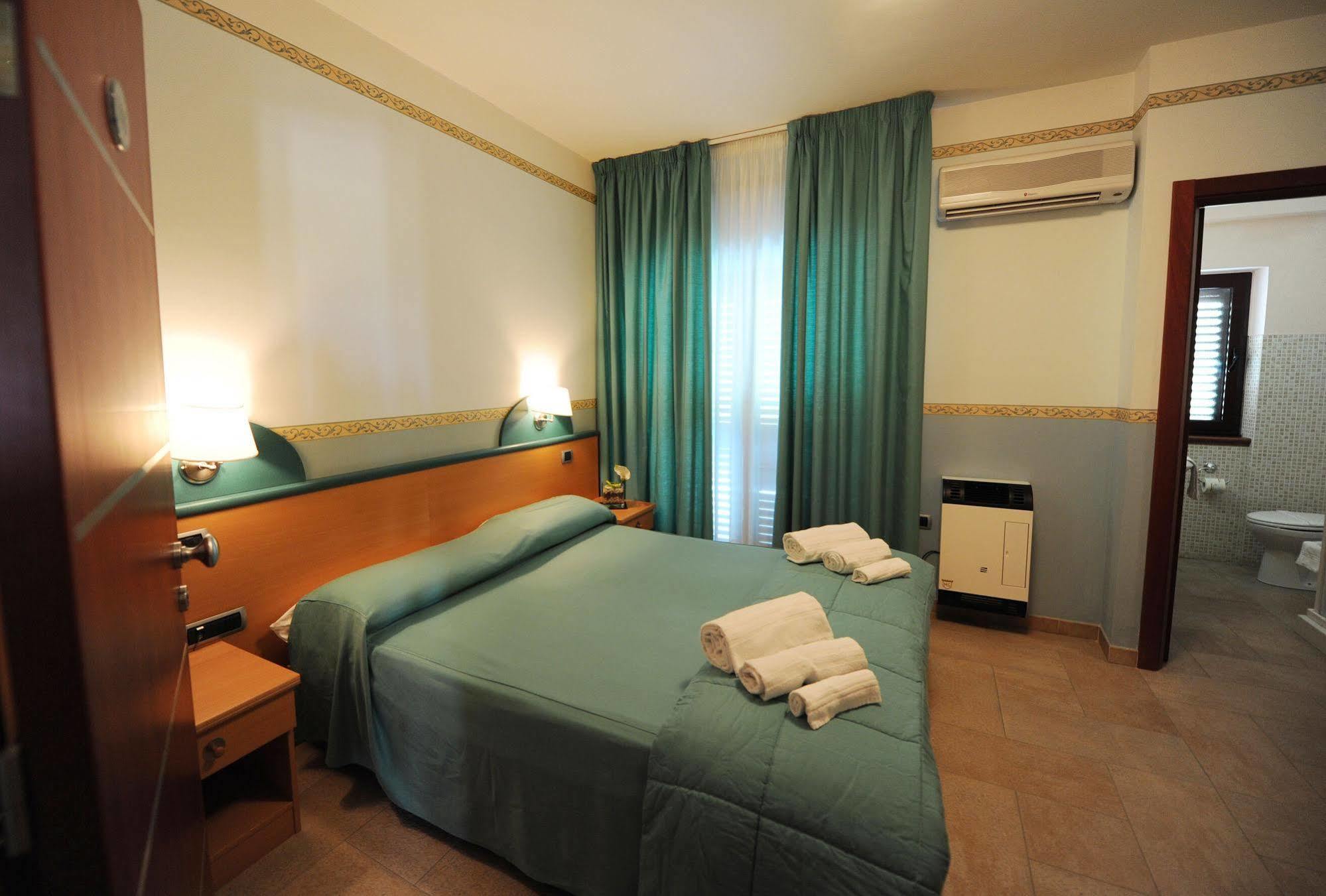 Santa Lucia Hotel Corigliano Calabro Exteriör bild